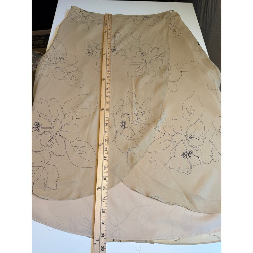 Vintage Alfani Womens Size 14 100% silk Midi Wrap Skirt Lined Tan Black Floral - Picture 11 of 13
